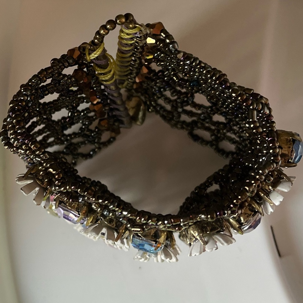 BETSEY JOHNSON GRUNGE GIRLIE DAISY METAL BEADED BRACELET - Picture 5 of 8